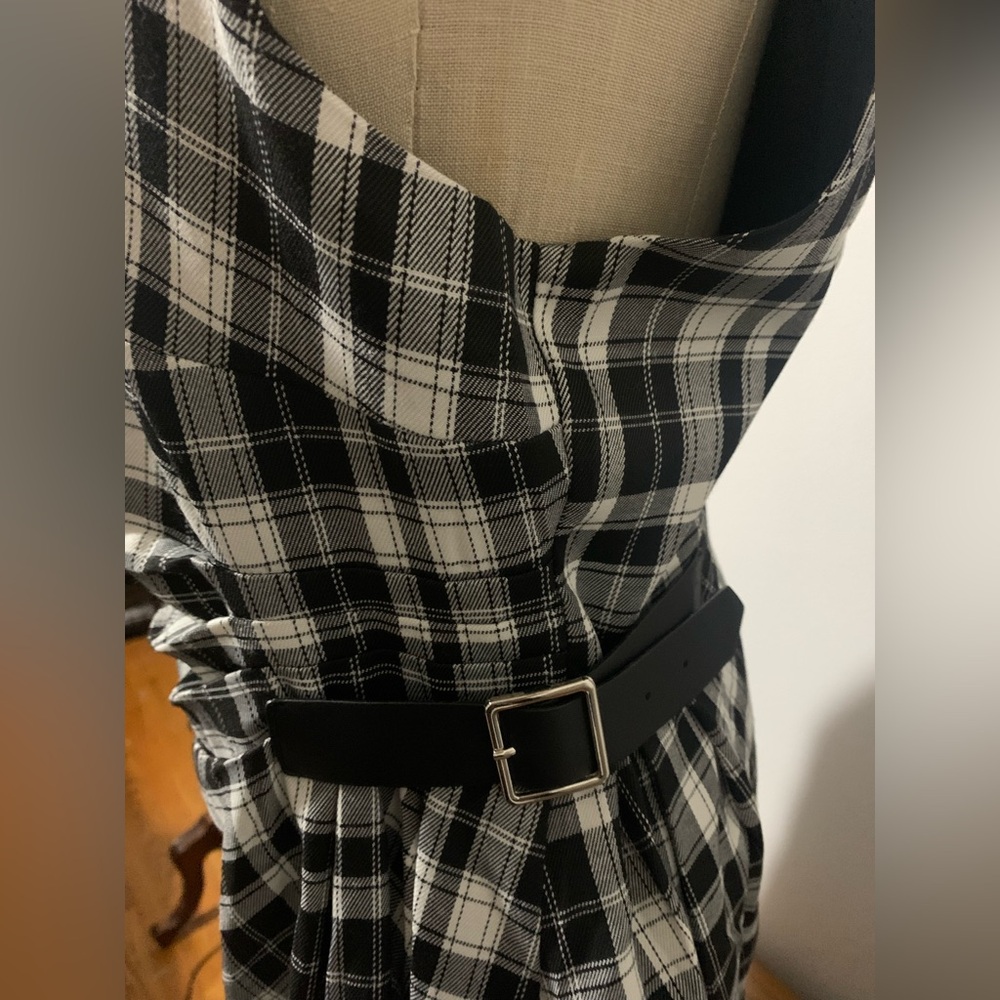 Cider Black and White Side Ruched Belted Plaid Dress - Picture 11 of 16